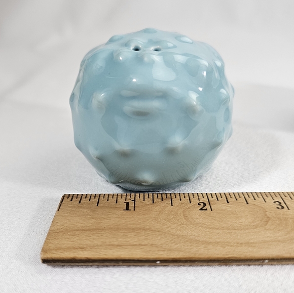 Omniware Blowfish Salt And Pepper Shakers - Picture 11 of 12